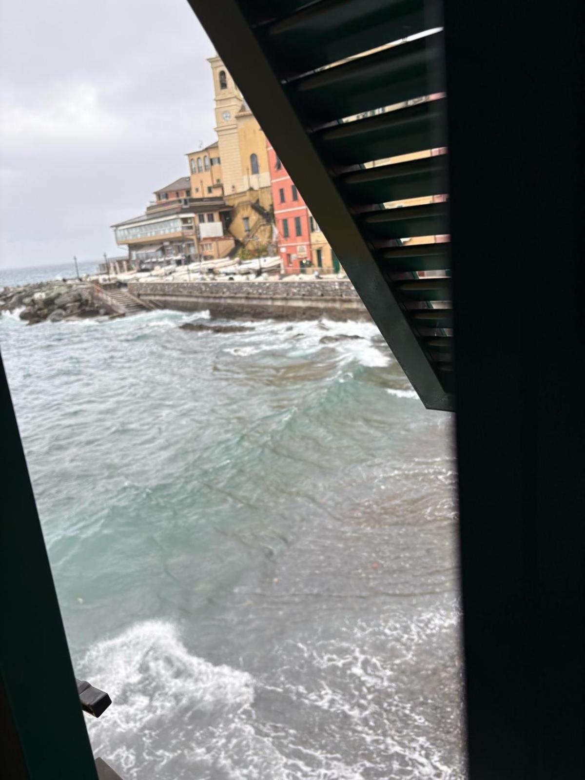 Casa Sulla Spiaggia Di Boccadasse Genova Kültér fotó